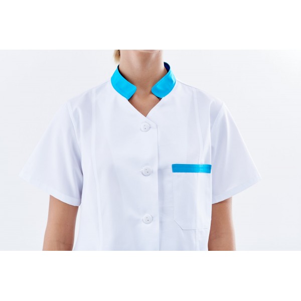 Blusa blanca con detalles en turquesa Blusa blanca con detalles en turquesa